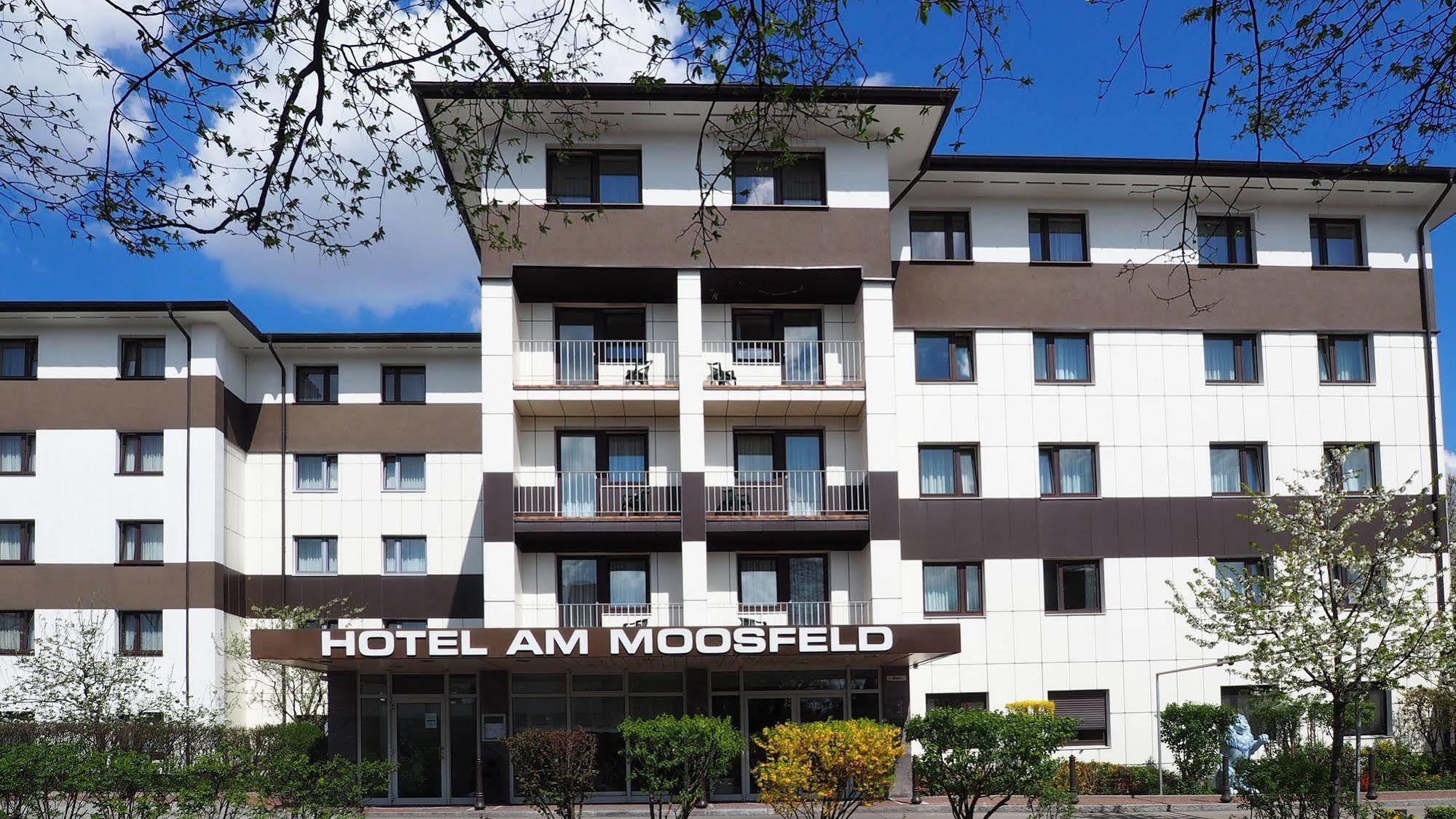 Hotel Am Moosfeld 4*